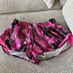 Patterned lululemon hotty hot shorts